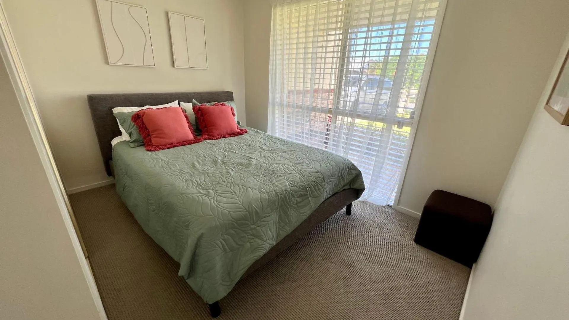 Sandstone Point 4-Bedroom Home Holiday home